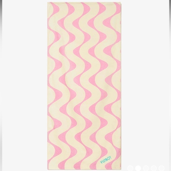 Funny Poolside Leisure Club Wavy Stripe Beach Towel in Pink & Off White NWT - Picture 1 of 5